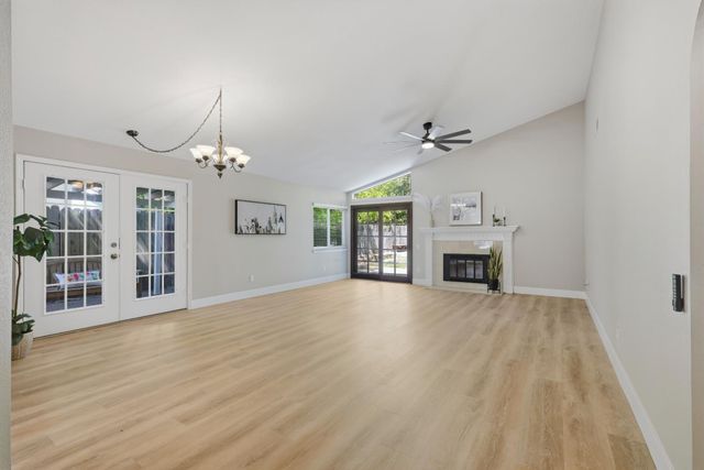 1715 Rockybend Dr, Sacramento, CA 95833