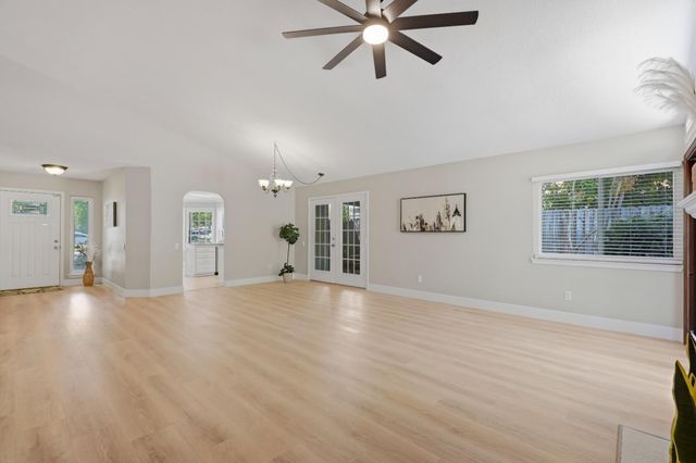 1715 Rockybend Dr, Sacramento, CA 95833