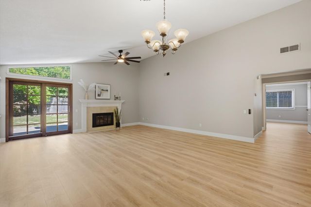 1715 Rockybend Dr, Sacramento, CA 95833