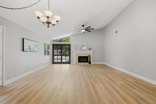 1715 Rockybend Dr, Sacramento, CA 95833