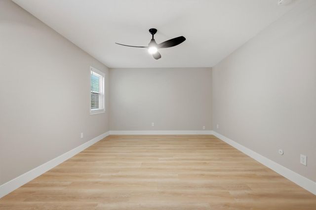 1715 Rockybend Dr, Sacramento, CA 95833