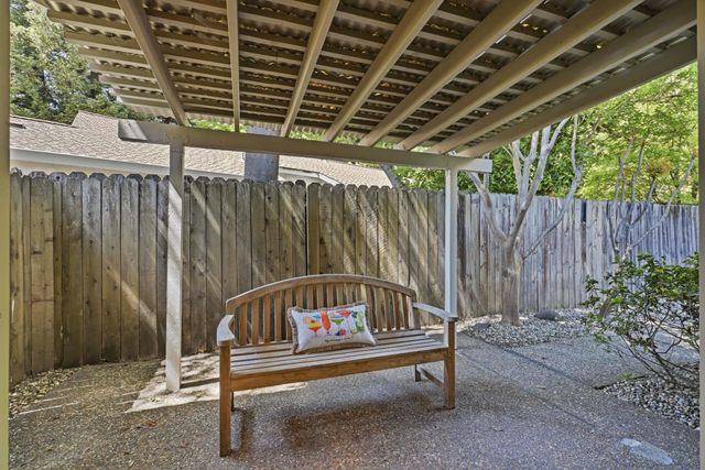 1715 Rockybend Dr, Sacramento, CA 95833