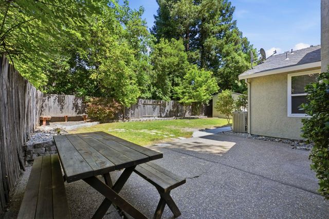 1715 Rockybend Dr, Sacramento, CA 95833