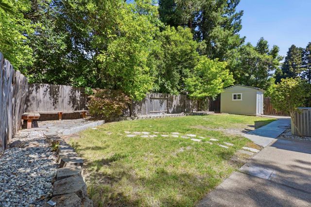 1715 Rockybend Dr, Sacramento, CA 95833