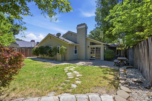 1715 Rockybend Dr, Sacramento, CA 95833