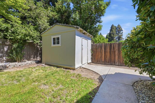 1715 Rockybend Dr, Sacramento, CA 95833