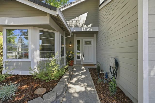 1715 Rockybend Dr, Sacramento, CA 95833