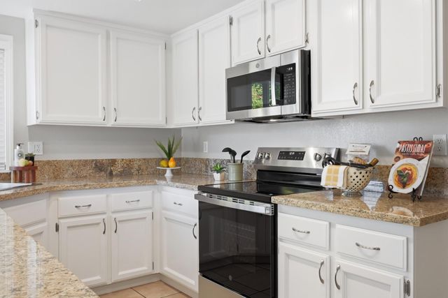 1715 Rockybend Dr, Sacramento, CA 95833