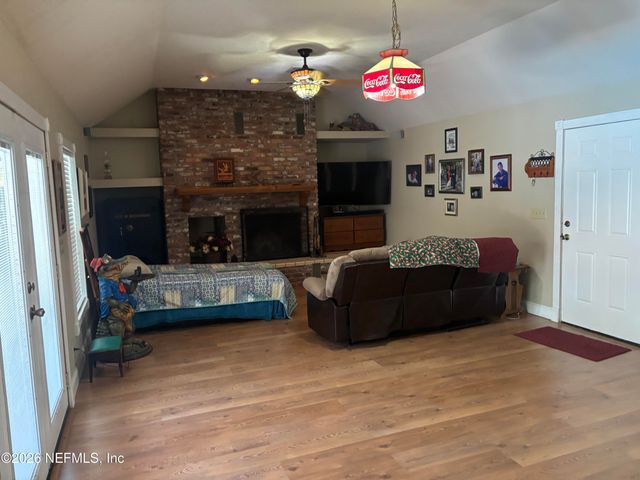 177 CENTRAL Avenue, San Mateo, FL 32187