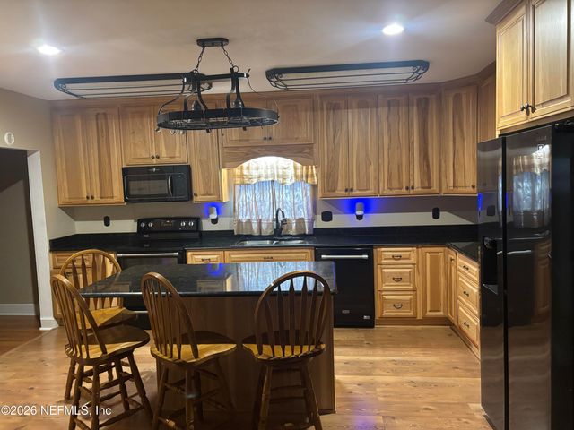 177 CENTRAL Avenue, San Mateo, FL 32187