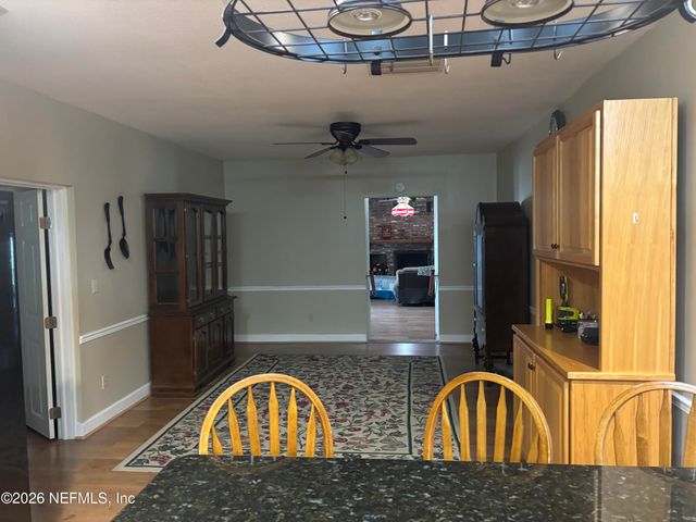 177 CENTRAL Avenue, San Mateo, FL 32187