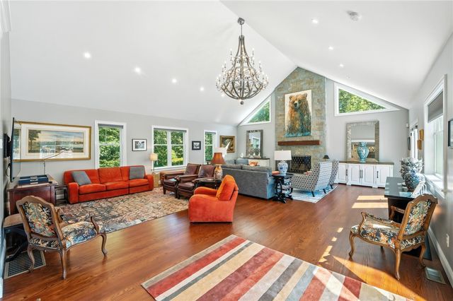 25 Rock Way, East Greenwich, RI 02818