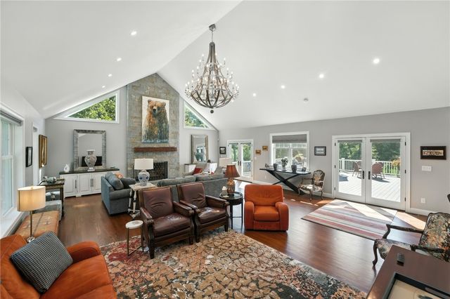 25 Rock Way, East Greenwich, RI 02818