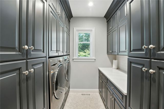 25 Rock Way, East Greenwich, RI 02818