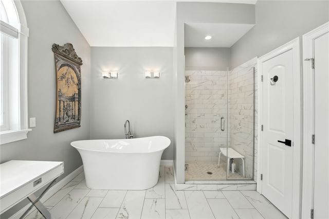 25 Rock Way, East Greenwich, RI 02818