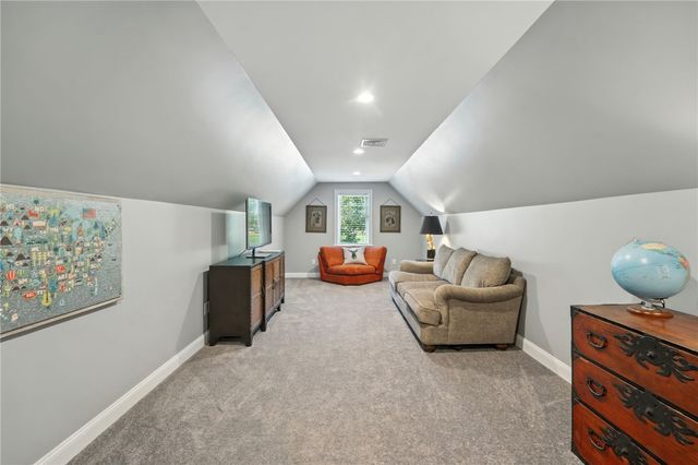 25 Rock Way, East Greenwich, RI 02818