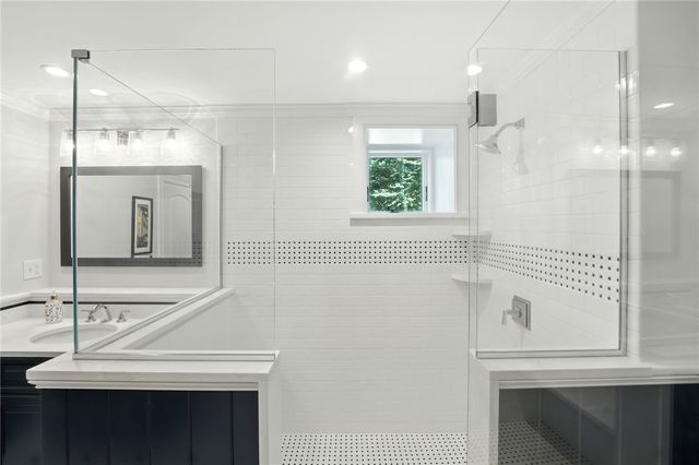 25 Rock Way, East Greenwich, RI 02818