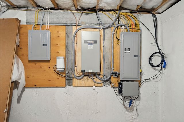 25 Rock Way, East Greenwich, RI 02818