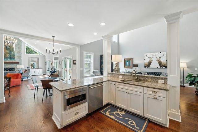 25 Rock Way, East Greenwich, RI 02818