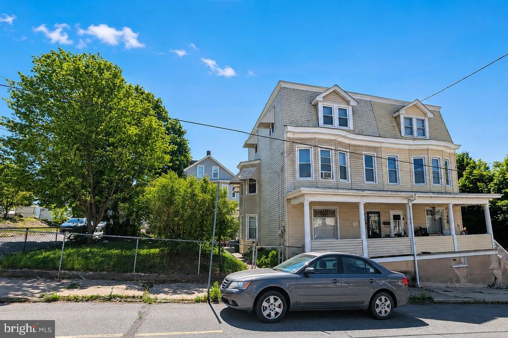222 S 2ND ST, Coaldale, PA 18218