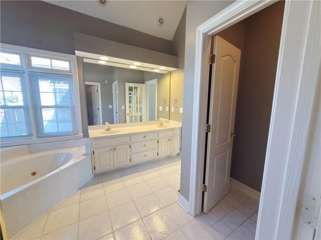 1554 Laurel Ridge Drive, Lawrenceville, GA 30043