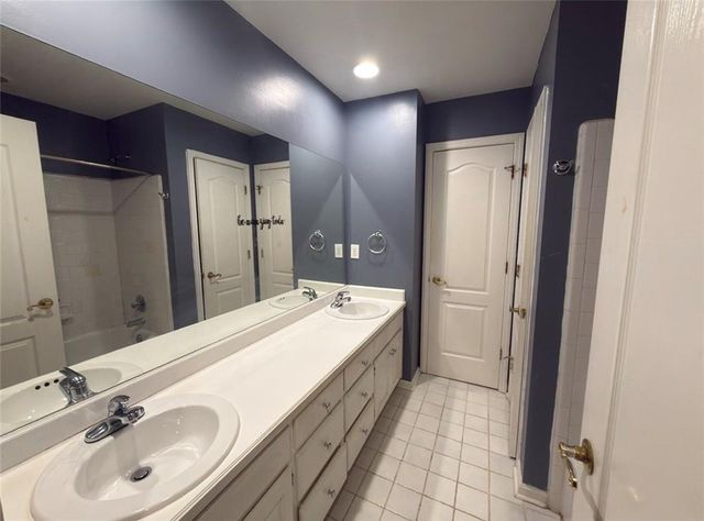 1554 Laurel Ridge Drive, Lawrenceville, GA 30043