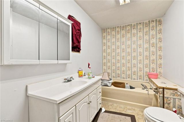 7166 Wright Road, Thomasville, NC 27360