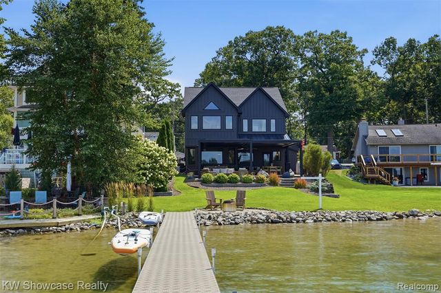 8030 Flagstaff Street, Commerce Twp, MI 48382