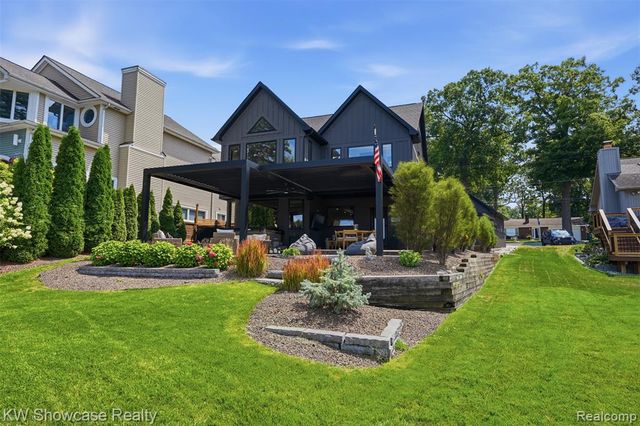 8030 Flagstaff Street, Commerce Twp, MI 48382