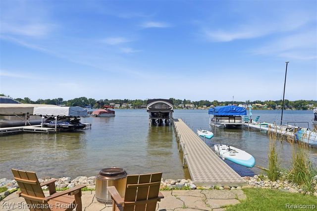 8030 Flagstaff Street, Commerce Twp, MI 48382