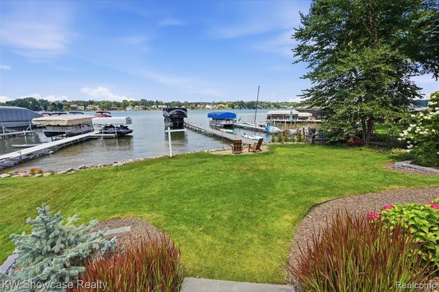 8030 Flagstaff Street, Commerce Twp, MI 48382