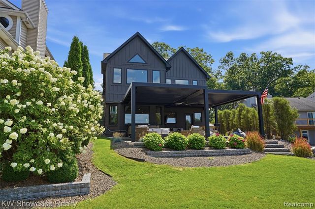 8030 Flagstaff Street, Commerce Twp, MI 48382