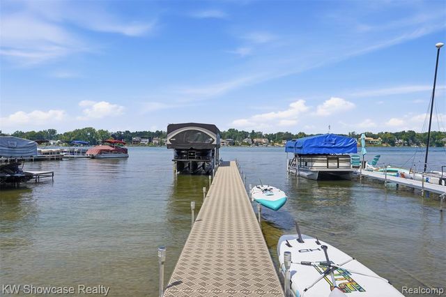 8030 Flagstaff Street, Commerce Twp, MI 48382