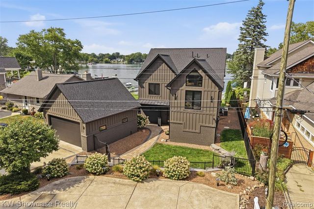 8030 Flagstaff Street, Commerce Twp, MI 48382