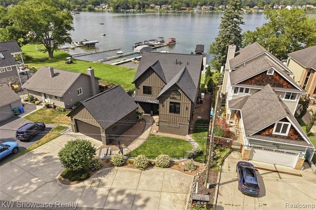8030 Flagstaff Street, Commerce Twp, MI 48382