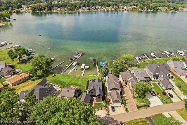 8030 Flagstaff Street, Commerce Twp, MI 48382