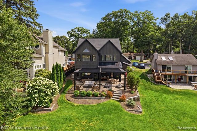 8030 Flagstaff Street, Commerce Twp, MI 48382
