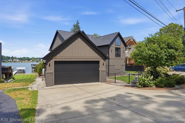8030 Flagstaff Street, Commerce Twp, MI 48382