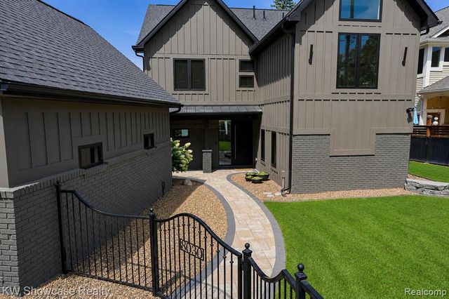 8030 Flagstaff Street, Commerce Twp, MI 48382