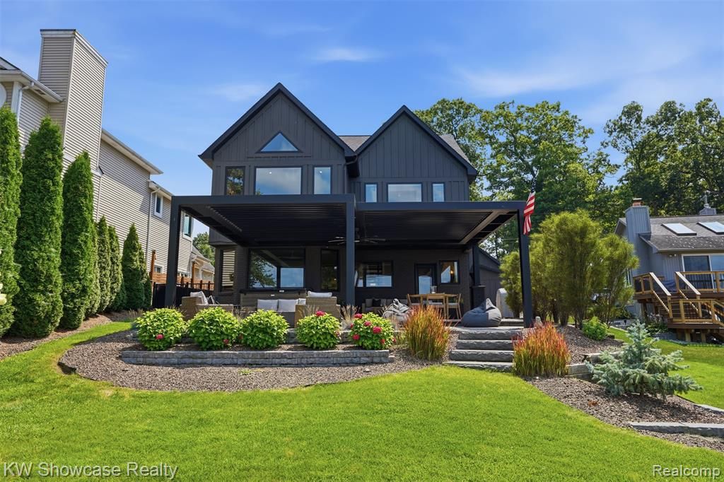 8030 Flagstaff Street, Commerce Twp, MI 48382