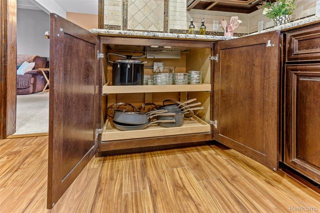 16515 Festian Drive, Clinton Charter Township, MI 48035