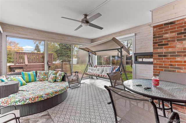 16515 Festian Drive, Clinton Charter Township, MI 48035