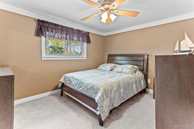 16515 Festian Drive, Clinton Charter Township, MI 48035