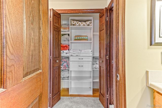 16515 Festian Drive, Clinton Charter Township, MI 48035