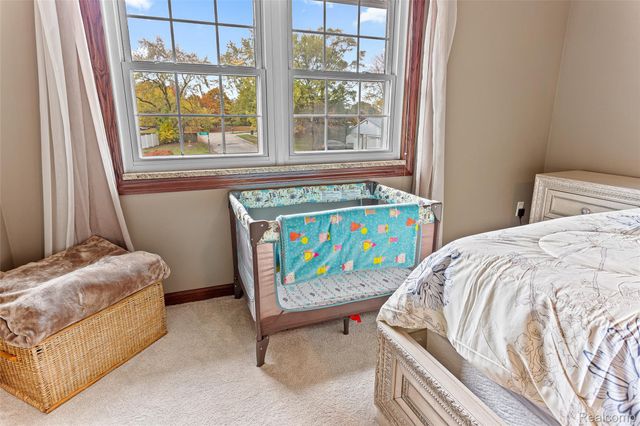 16515 Festian Drive, Clinton Charter Township, MI 48035
