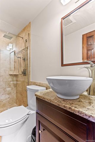 16515 Festian Drive, Clinton Charter Township, MI 48035