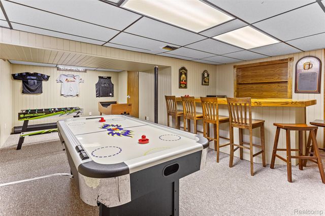 16515 Festian Drive, Clinton Charter Township, MI 48035
