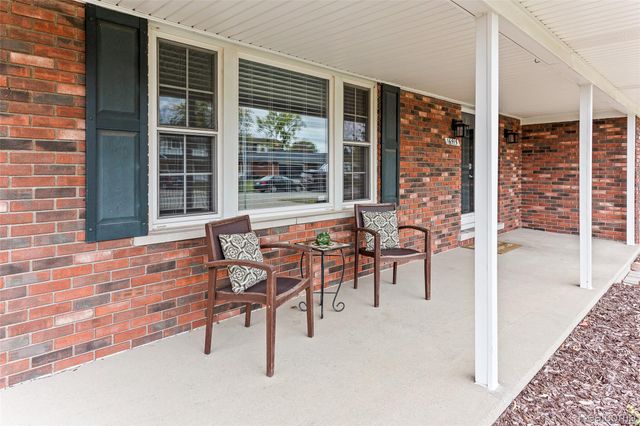 16515 Festian Drive, Clinton Charter Township, MI 48035