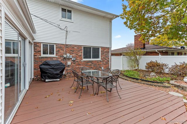 16515 Festian Drive, Clinton Charter Township, MI 48035
