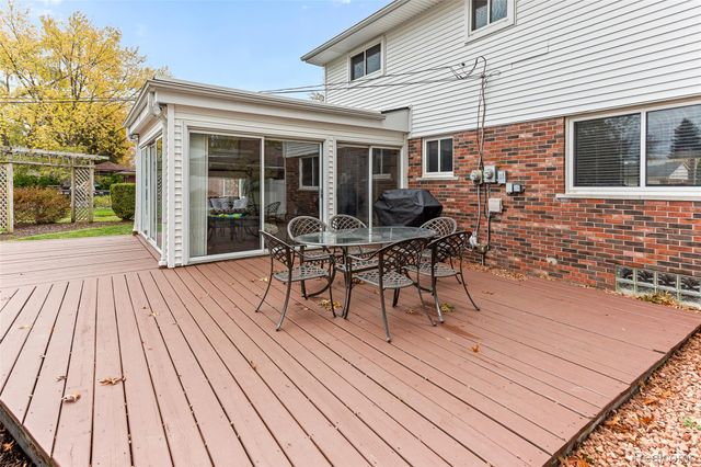 16515 Festian Drive, Clinton Charter Township, MI 48035